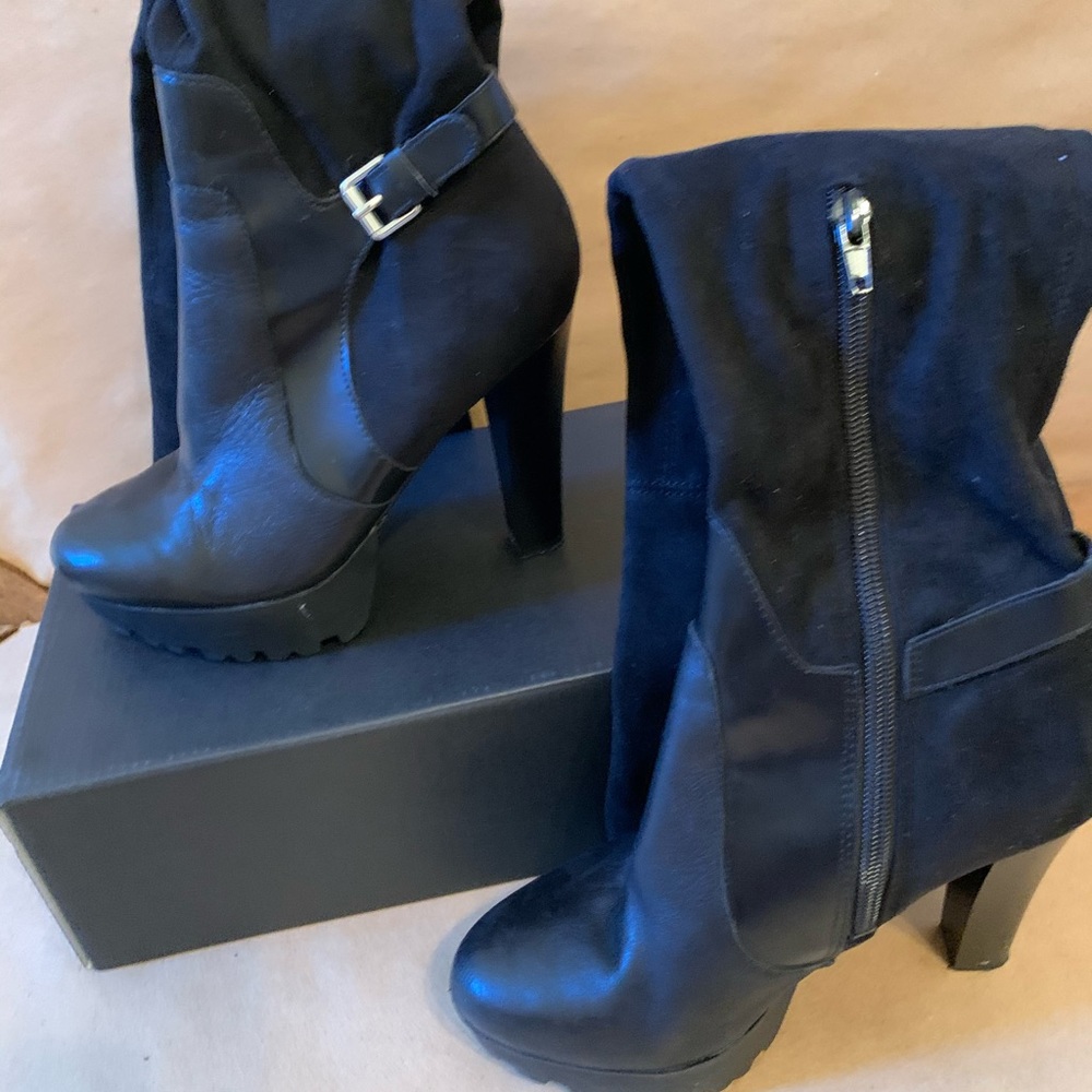 Brand new knee boot size 6 platform front